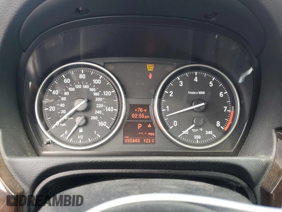 2011 BMW 3 Series 328i xDrive z VIN WBAKF3C55BE442596, wystawiony jako Copart lot #55130345 z przebiegiem 95 848 mil mil oraz Szkody całkowita. Historia ofert i sprzedaży dostępna na DreamBid. Obrazek 9.