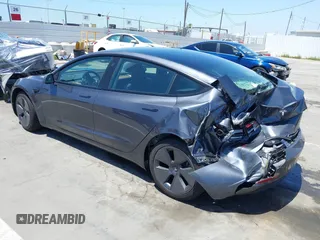 2023 Tesla Model 3 z VIN 5YJ3E1EA6PF694419, wystawiony jako IAAI lot #42268637 z przebiegiem 17 419 mil mil oraz . Historia ofert i sprzedaży dostępna na DreamBid. Obrazek 3.