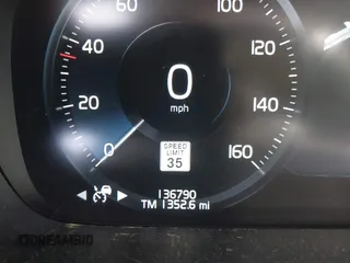 2016 Volvo XC90 T6 Momentum with VIN YV4A22PKXG1045546, listed as a IAAI auction lot 41928078 with 136,790 mi miles. Bid and sale history available at carsss.com. Image 7.