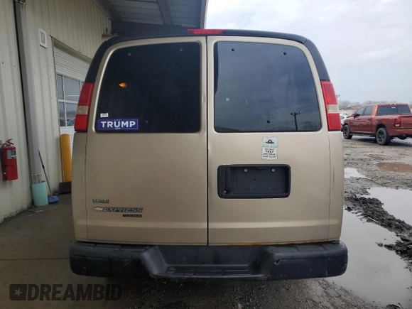 2012 Chevrolet Express Passenger 1LS z VIN 1GAZGZFA1C1125149, wystawiony jako Copart lot #51535005 z przebiegiem 199 166 mil mil oraz Czysty tytuł • Clean title. Historia ofert i sprzedaży dostępna na DreamBid. Obrazek 6.