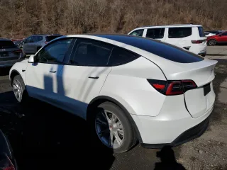 2023 Tesla Model Y Long Range z VIN 7SAYGDEE5PF785124, wystawiony jako Copart lot #56553785 z przebiegiem 31 341 mil mil oraz Szkoda całkowita • Salvage title. Historia ofert i sprzedaży dostępna na DreamBid. Obrazek 2.