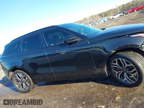 2018 Land Rover Range Rover Velar R-Dynamic HSE with VIN SALYM2RV6JA758768, listed as a IAAI auction lot 41753401 with 30,324 mi miles and . Bid and sale history available at DreamBid. Image 14.