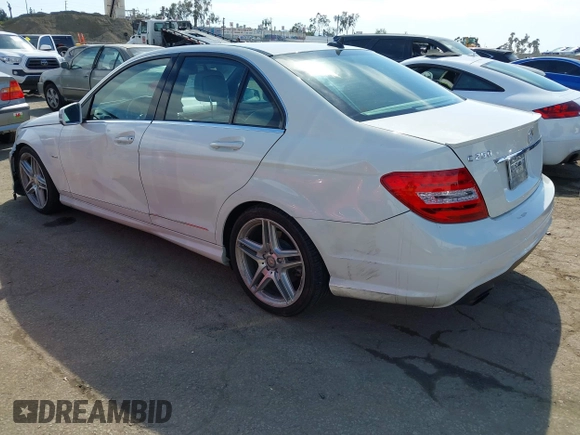2012 Mercedes-Benz C 250 Sport z VIN WDDGF4HB1CA725623, wystawiony jako IAAI lot #42020594 z przebiegiem 53 714 mil mil oraz . Historia ofert i sprzedaży dostępna na DreamBid. Obrazek 3.
