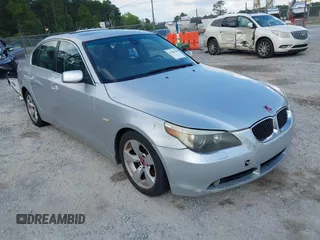 2007 BMW 5 Series 525i z VIN WBANE53517CW61599, wystawiony jako IAAI lot #42306260 z przebiegiem 147 476 mil mil oraz . Historia ofert i sprzedaży dostępna na DreamBid. Obrazek 1.