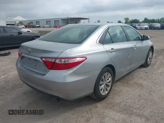 2015 Toyota Camry XLE z VIN 4T4BF1FK3FR481404, wystawiony jako IAAI lot #42131671 z przebiegiem 108 408 mil mil oraz . Historia ofert i sprzedaży dostępna na DreamBid. Obrazek 4.