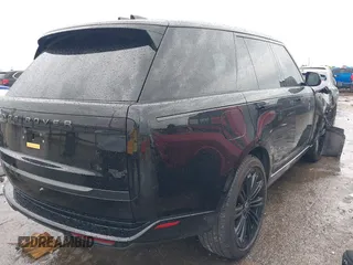 2025 Land Rover Range Rover SE z VIN SALKP9FU0SA277143, wystawiony jako IAAI lot #41881948 z przebiegiem 2 471 mil mil oraz . Historia ofert i sprzedaży dostępna na DreamBid. Obrazek 4.