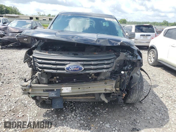 2017 Ford Police Interceptor Utility z VIN 1FM5K8AR5HGA17161, wystawiony jako Copart lot #60197085 z przebiegiem Nie podano mil oraz Szkoda całkowita • Salvage title. Historia ofert i sprzedaży dostępna na DreamBid. Obrazek 5.