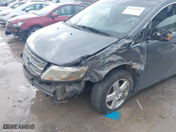 2011 Honda Odyssey Touring with VIN 5FNRL5H95BB007514, listed as a IAAI auction lot 41402516 with 281,032 mi miles. Bid and sale history available at carsss.com. Image 6.