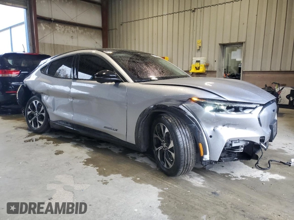 2021 Ford Mustang Mach-E Premium с VIN 3FMTK3R79MMA21145, выставлен на аукционе Copart как лот 52748285 с пробегом 55 497 миль миль и Списание • Salvage title. История ставок и продаж доступна на DreamBid. Изображение 4.