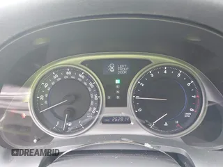 2010 Lexus IS with VIN JTHBF5C22A5112755, listed as a IAAI auction lot 41353230 with 262,814 mi miles and . Bid and sale history available at carsss.com. Image 7.