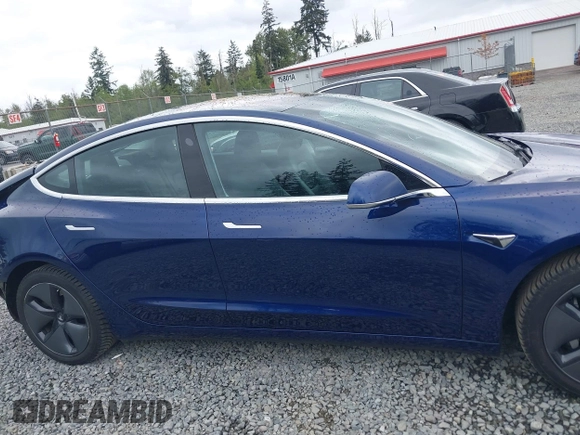2018 Tesla Model 3 Long Range Battery z VIN 5YJ3E1EBXJF092025, wystawiony jako IAAI lot #42268369 z przebiegiem 132 687 mil mil oraz . Historia ofert i sprzedaży dostępna na DreamBid. Obrazek 14.