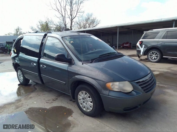 2007 Chrysler Town & Country LWB LX with VIN 2A4GP44R37R351747, listed as a IAAI auction lot 37668296 with 188,199 mi miles. Bid and sale history available at carsss.com. Image 1.