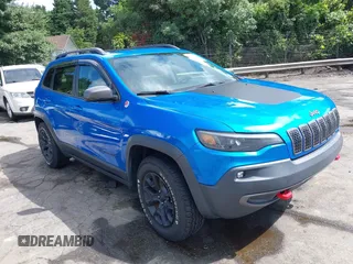 2019 Jeep Cherokee Trailhawk with VIN 1C4PJMBX1KD336247, listed as a IAAI auction lot 42646549 with 61,636 mi miles and . Bid and sale history available at DreamBid. Image 1.