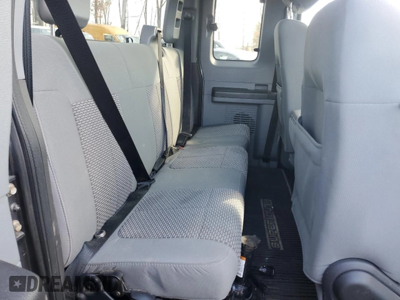 2012 Ford F-350 XL z VIN 1FT8X3B61CED03085, wystawiony jako Copart lot #47271605 z przebiegiem 162 512 mil mil oraz Czysty tytuł • Clean title. Historia ofert i sprzedaży dostępna na DreamBid. Obrazek 10.