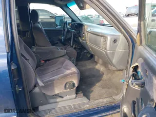 2002 GMC Sierra 1500 SLE with VIN 2GTEC19T521149253, listed as a IAAI auction lot 41470305 with 251,575 mi miles. Bid and sale history available at carsss.com. Image 5.