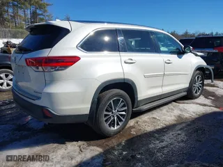 2019 Toyota Highlander SE with VIN 5TDJZRFH2KS623101, listed as a IAAI auction lot 41676210 with 65,697 mi miles. Bid and sale history available at carsss.com. Image 4.