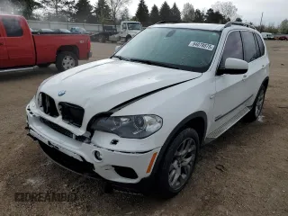 2013 BMW X5 xDrive35i z VIN 5UXZV4C50D0E01739, wystawiony jako Copart lot #54078875 z przebiegiem 93 206 mil mil oraz Szkody całkowita. Historia ofert i sprzedaży dostępna na DreamBid. Obrazek 1.
