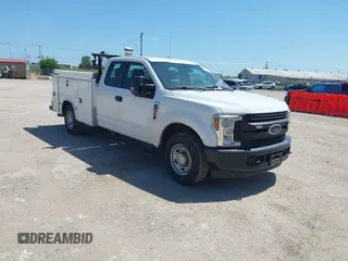 2019 Ford F-250 XL with VIN 1FD7X2A68KEE68410, listed as a IAAI auction lot 42483463 with 100,636 mi miles and . Bid and sale history available at DreamBid. Image 1.