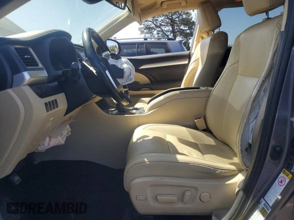 2019 Toyota Highlander SE z VIN 5TDJZRFH5KS605448, wystawiony jako Copart lot #61974075 z przebiegiem 81 636 mil mil oraz Szkoda całkowita • Salvage title. Historia ofert i sprzedaży dostępna na DreamBid. Obrazek 7.