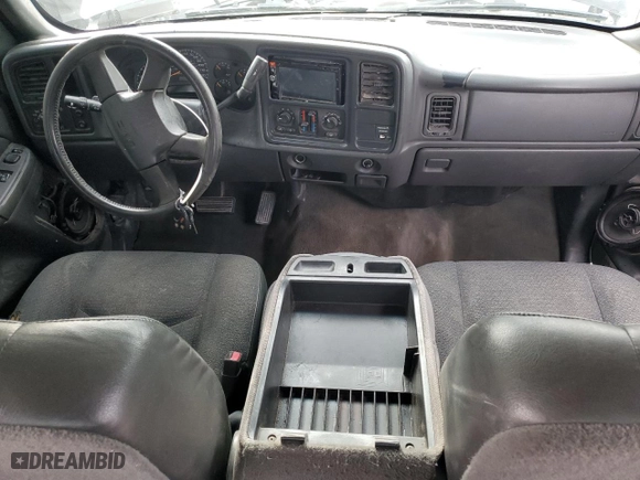 2004 GMC Sierra 1500 SLE with VIN 2GTEC19T441113797, listed as a Copart auction lot 86923574 with 156,426 mi miles and Salvage Title. Bid and sale history available at carsss.com. Image 8.