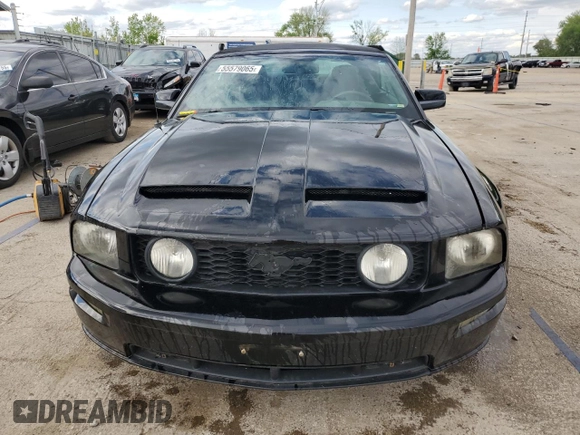 2007 Ford Mustang GT Deluxe z VIN 1ZVFT85H275252373, wystawiony jako Copart lot #55579065 z przebiegiem 125 941 mil mil oraz Szkoda całkowita • Salvage title. Historia ofert i sprzedaży dostępna na DreamBid. Obrazek 5.