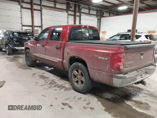 2008 Dodge Dakota Laramie z VIN 1D7HW58N98S634217, wystawiony jako IAAI lot #41739357 z przebiegiem 263 329 mil mil oraz . Historia ofert i sprzedaży dostępna na DreamBid. Obrazek 3.