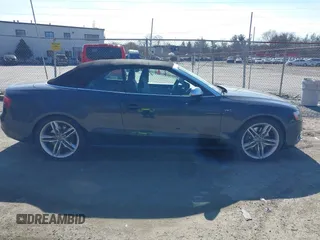 2012 Audi S5 Premium Plus z VIN WAUCGAFH4CN004360, wystawiony jako IAAI lot #41742130 z przebiegiem 106 929 mil mil oraz . Historia ofert i sprzedaży dostępna na DreamBid. Obrazek 12.
