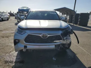 2022 Toyota Highlander LE with VIN 5TDBZRBH2NS183959, listed as a Copart auction lot 49261773 with 38,555 mi miles and . Bid and sale history available at DreamBid. Image 5.
