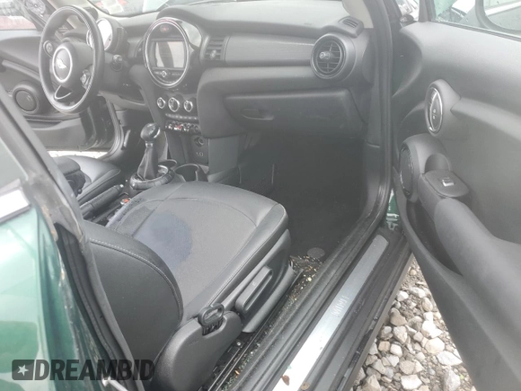 2017 MINI Hardtop Cooper с VIN WMWXP5C30H2F61148, выставлен на аукционе Copart как лот 59257925 с пробегом 61 446 миль миль и Списание • Salvage title. История ставок и продаж доступна на DreamBid. Изображение 8.