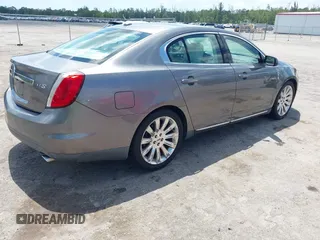 2011 Lincoln MKS z VIN 1LNHL9DR7BG611611, wystawiony jako IAAI lot #42281272 z przebiegiem 160 054 mil mil oraz . Historia ofert i sprzedaży dostępna na DreamBid. Obrazek 4.