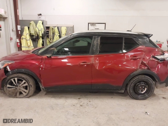 2018 Nissan Kicks SR with VIN 3N1CP5CU7JL528422, listed as a IAAI auction lot 41880440 with 107,182 mi miles. Bid and sale history available at carsss.com. Image 6.