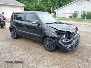 2013 Kia Soul + z VIN KNDJT2A69D7749659, wystawiony jako IAAI lot #42315759 z przebiegiem 68 412 mil mil oraz . Historia ofert i sprzedaży dostępna na DreamBid. Obrazek 1.