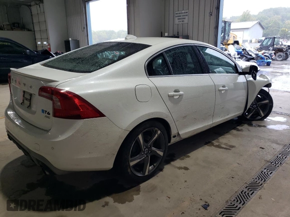 2015 Volvo S60 T6 R-Design Platinum with VIN YV1902TS8F1346987, listed as a Copart auction lot 72720554 with 139,797 mi miles and Salvage Title. Bid and sale history available at carsss.com. Image 3.