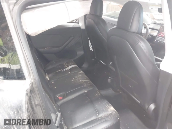 2022 Tesla Model Y Long Range z VIN 7SAYGDEE0NF342215, wystawiony jako IAAI lot #42136858 z przebiegiem 53 037 mil mil oraz . Historia ofert i sprzedaży dostępna na DreamBid. Obrazek 8.