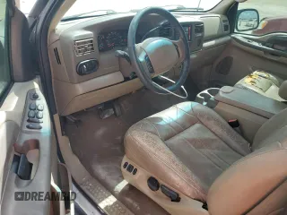 2001 Ford Excursion Special Serv z VIN 1FMNU40L91EB17507, wystawiony jako Copart lot #77062104 z przebiegiem 213 599 mil mil oraz Szkoda całkowita • Salvage title. Historia ofert i sprzedaży dostępna na DreamBid. Obrazek 8.