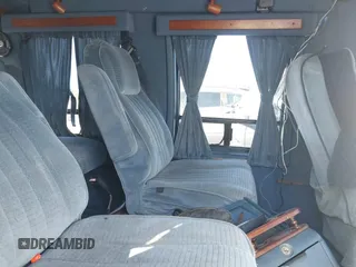 1993 Chevrolet Chevy Van z VIN 2GBEG25Z3P4134393, wystawiony jako IAAI lot #41626673 z przebiegiem 214 306 mil mil oraz . Historia ofert i sprzedaży dostępna na DreamBid. Obrazek 8.
