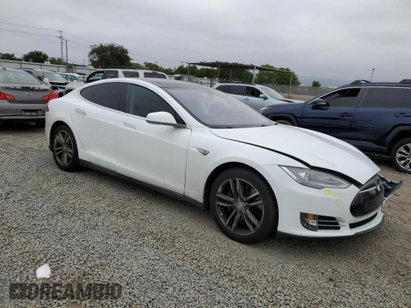 2013 Tesla Model S z VIN 5YJSA1DNXDFP21418, wystawiony jako Copart lot #59131655 z przebiegiem 106 428 mil mil oraz Szkoda całkowita • Salvage title. Historia ofert i sprzedaży dostępna na DreamBid. Obrazek 4.