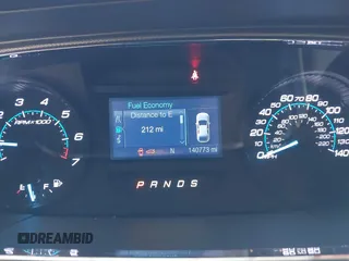 2018 Ford Taurus SE с VIN 1FAHP2D86JG136741, выставлен на аукционе IAAI как лот 42044423 с пробегом 140 773 миль миль и . История ставок и продаж доступна на DreamBid. Изображение 7.