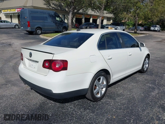 2008 Volkswagen Jetta Sedan SE with VIN 3VWRM71K08M108404, listed as a IAAI auction lot 41595159 with 125,031 mi miles. Bid and sale history available at carsss.com. Image 4.