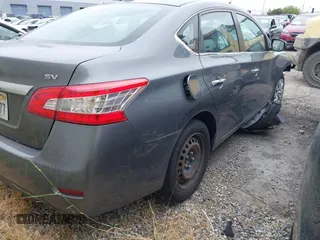 2015 Nissan Sentra SV z VIN 3N1AB7AP8FL629426, wystawiony jako IAAI lot #42304010 z przebiegiem 51 559 mil mil oraz . Historia ofert i sprzedaży dostępna na DreamBid. Obrazek 4.