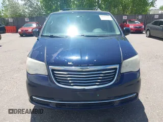 2014 Chrysler Town & Country Touring z VIN 2C4RC1BG5ER440551, wystawiony jako IAAI lot #42265340 z przebiegiem 167 068 mil mil oraz . Historia ofert i sprzedaży dostępna na DreamBid. Obrazek 6.
