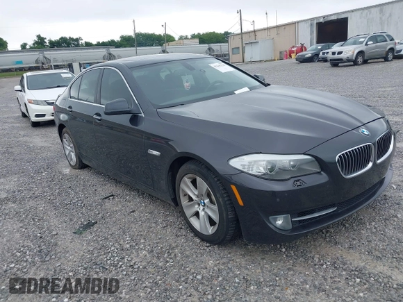 2012 BMW 5 Series 528i z VIN WBAXG5C52CDX04046, wystawiony jako IAAI lot #42241128 z przebiegiem 163 922 mil mil oraz . Historia ofert i sprzedaży dostępna na DreamBid. Obrazek 1.