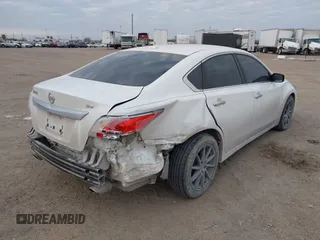 2015 Nissan Altima SV with VIN 1N4AL3AP6FC154329, listed as a IAAI auction lot 41611704 with 124,820 mi miles and . Bid and sale history available at carsss.com. Image 4.
