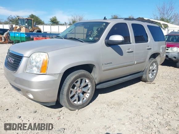 2007 GMC Yukon SLT with VIN 1GKFK130X7J116272, listed as a IAAI auction lot 41637965 with 203,581 mi miles. Bid and sale history available at carsss.com. Image 2.