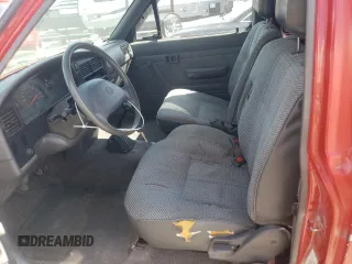 1993 Toyota Pickup DLX z VIN JT4RN93P6P5087700, wystawiony jako Copart lot #72069284 z przebiegiem 219 137 mil mil oraz Szkoda całkowita • Salvage title. Historia ofert i sprzedaży dostępna na DreamBid. Obrazek 7.