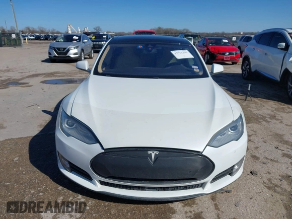 2015 Tesla Model S 85D with VIN 5YJSA1H48FF082038, listed as a IAAI auction lot 41712242 with 58,297 mi miles. Bid and sale history available at carsss.com. Image 12.