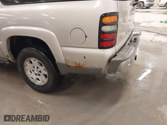 2004 Chevrolet Suburban Z71 with VIN 3GNFK16T24G213519, listed as a IAAI auction lot 41552418 with 244,017 mi miles. Bid and sale history available at carsss.com. Image 12.