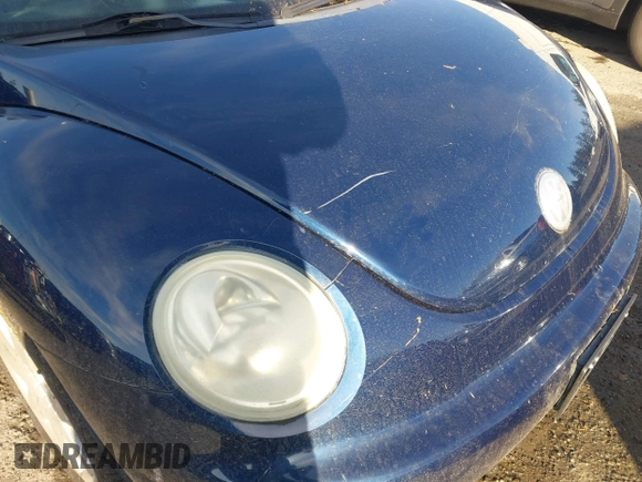 2003 Volkswagen New Beetle Coupe GLX with VIN 3VWDD21C33M405584, listed as a IAAI auction lot 41633677 with 91,378 mi miles. Bid and sale history available at carsss.com. Image 6.
