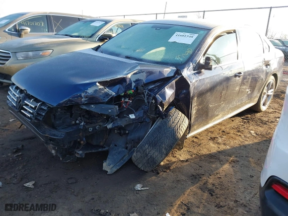 2015 Volkswagen Passat 2.0L TDI SE w/Sunroof with VIN 1VWBV7A34FC021031, listed as a IAAI auction lot 41601548 with 173,402 mi miles. Bid and sale history available at carsss.com. Image 17.