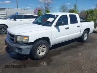 2008 Dodge Dakota с VIN 1D3HW38N38S581620, выставлен на аукционе IAAI как лот 41961741 с пробегом 133 760 миль миль и . История ставок и продаж доступна на DreamBid. Изображение 17.